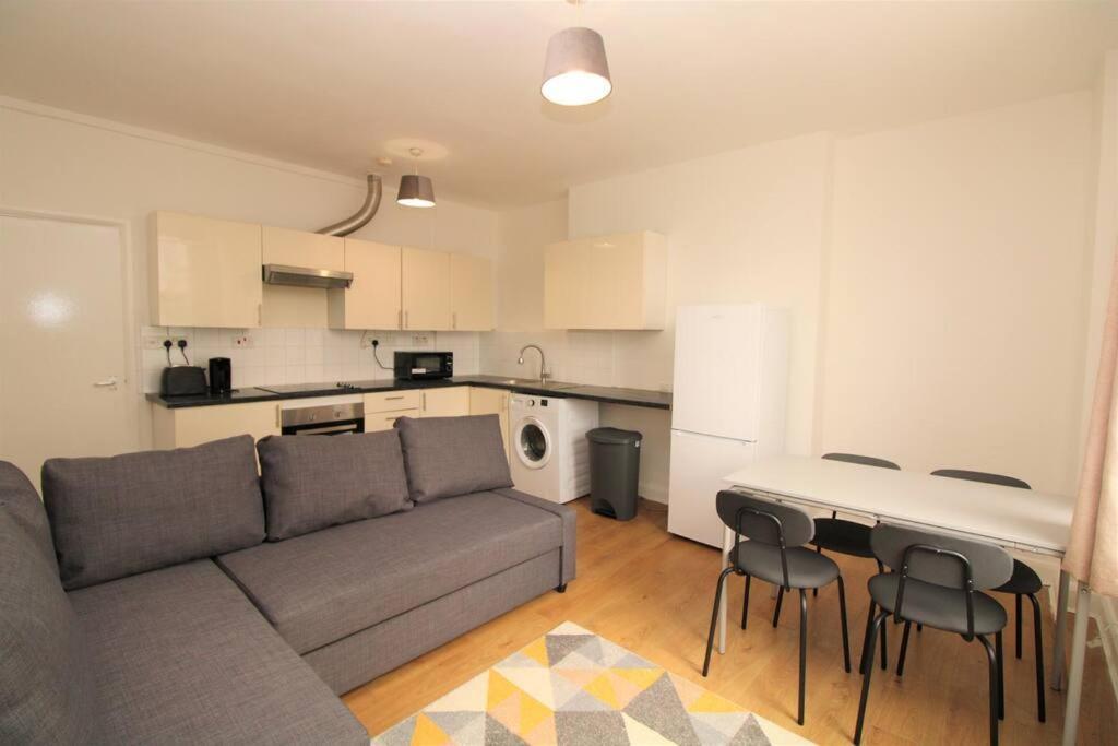 Ideal 2 Bed Flat Close To City Lägenhet London Exteriör bild